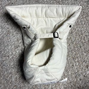Ergo baby infant insert in cream colour